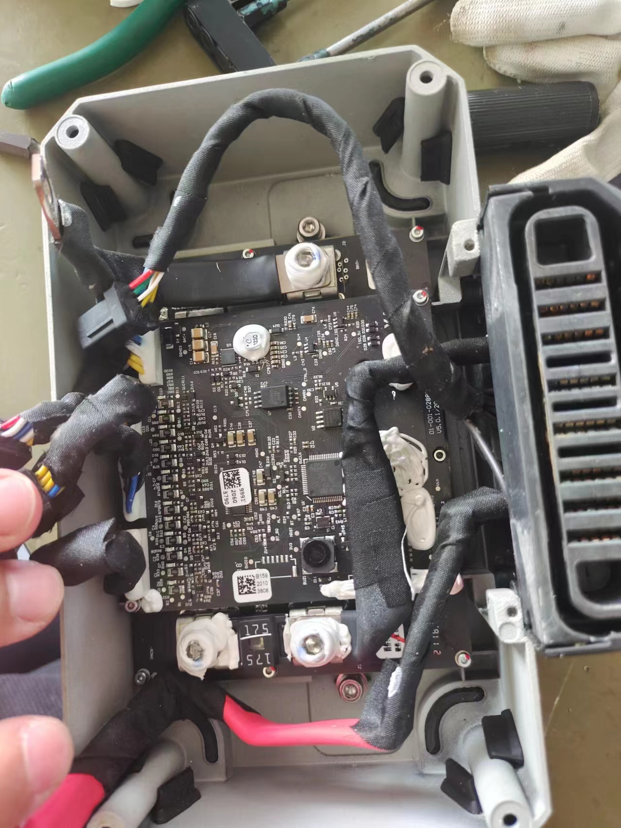 极飞电池保险丝在哪 极飞智能电池保险丝更换